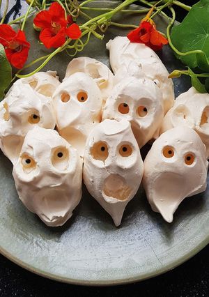 A picture of Scary Scream meringues.