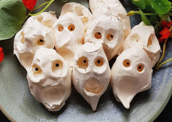 Scary Scream meringues