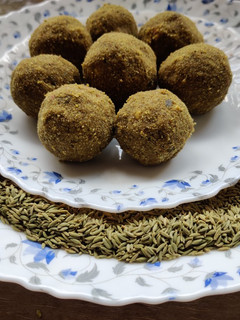 हरी सौंफ के लड्डू (Hari saunf ke ladoo recipe in hindi) रेसिपी मुख्य फोटो