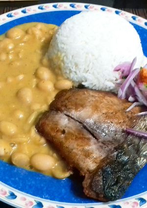 Una foto de Frejol Caballero con Pescado Frito
