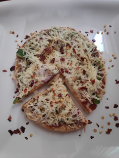 પીઝા (Pizza recipe in Gujarati) રેસીપી મુખ્ય ફોટો