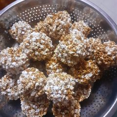 A picture of Jowar laddoo.