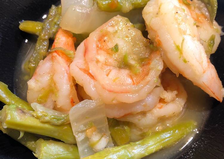 Steps to Make Homemade Drunken 🥴 Spicy 🥵 Shrimp 🍤 with Asparagus