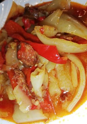 Kolbászos lecsó egyszerűen recept fotója