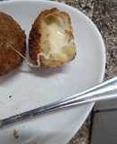 Bolitas de plátano relleno con queso