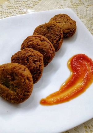 A picture of ChanaDal Vada Recipe (lentil fritters).