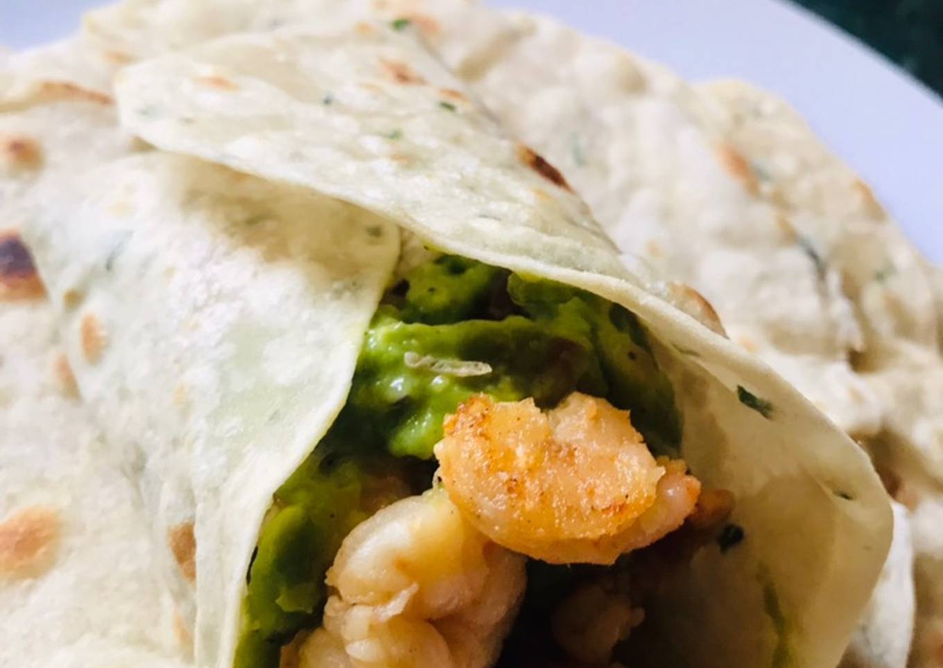 Garlic Prawn and Guacamole Wraps 🍤 🥑