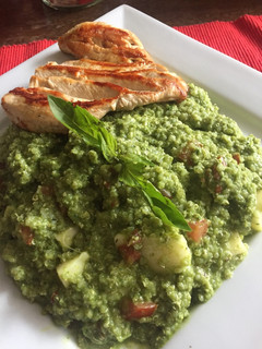 Una foto de Quinoa al pesto