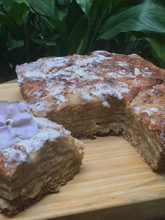 Una foto de TORTA SECA O TORTA ALEMANA DE MANZANAS 🍎