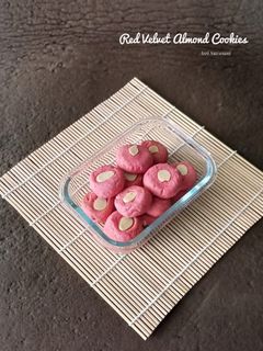 Foto resep Red Velvet Almond Cookies