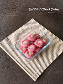 Foto resep Red Velvet Almond Cookies
