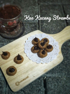 Foto resep Kue Kacang Strawberry No Oven