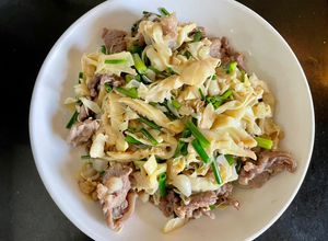 Hình của món Măng nứa xào thịt bò.