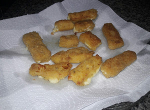 Una foto de Palitos rebozados de queso cremoso