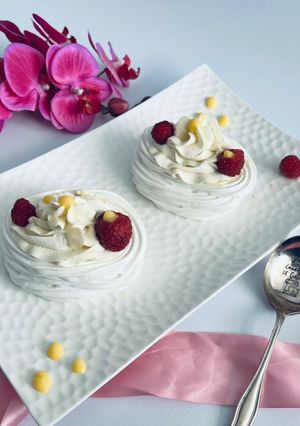 Une photo de Pavlova citron framboise
