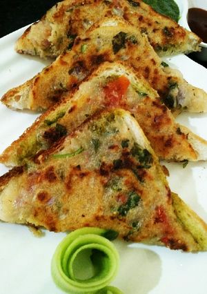 A picture of French Toast.