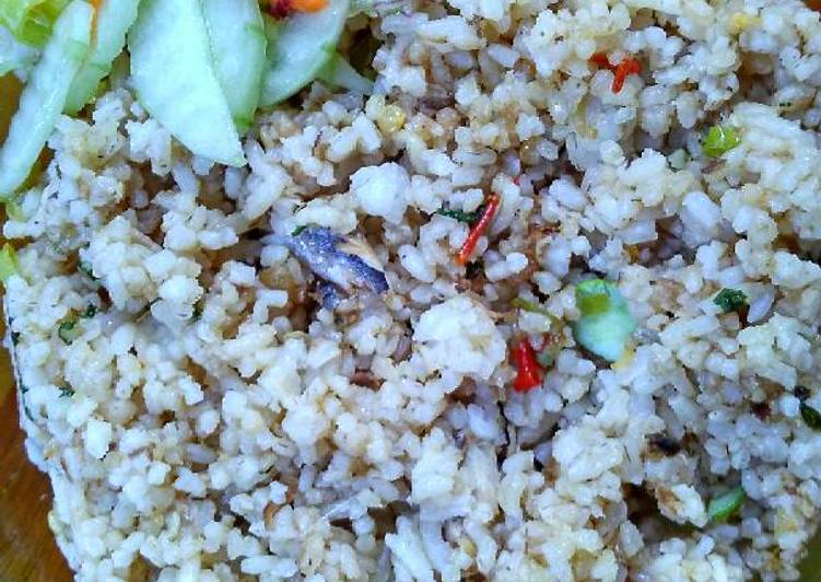 Bagaimana Menyiapkan Nasi Goreng Pete Tongkol yang Enak