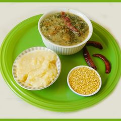 A picture of Paruppu keerai (Kulfa Ka Saag in Hindi, Purslane in English) koottu.