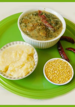 A picture of Paruppu keerai (Kulfa Ka Saag in Hindi, Purslane in English) koottu.