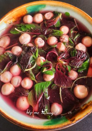Hình của món Canh rau dền đỏ nấm rơm (món chay).