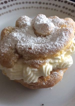 A picture of Caramel Cream Puffs.