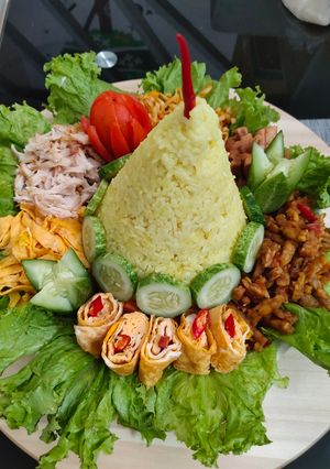 Foto resep Tumpeng Nasi Kuning praktis