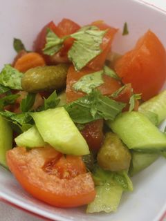 Una foto de Ensalada de encurtidos y apio