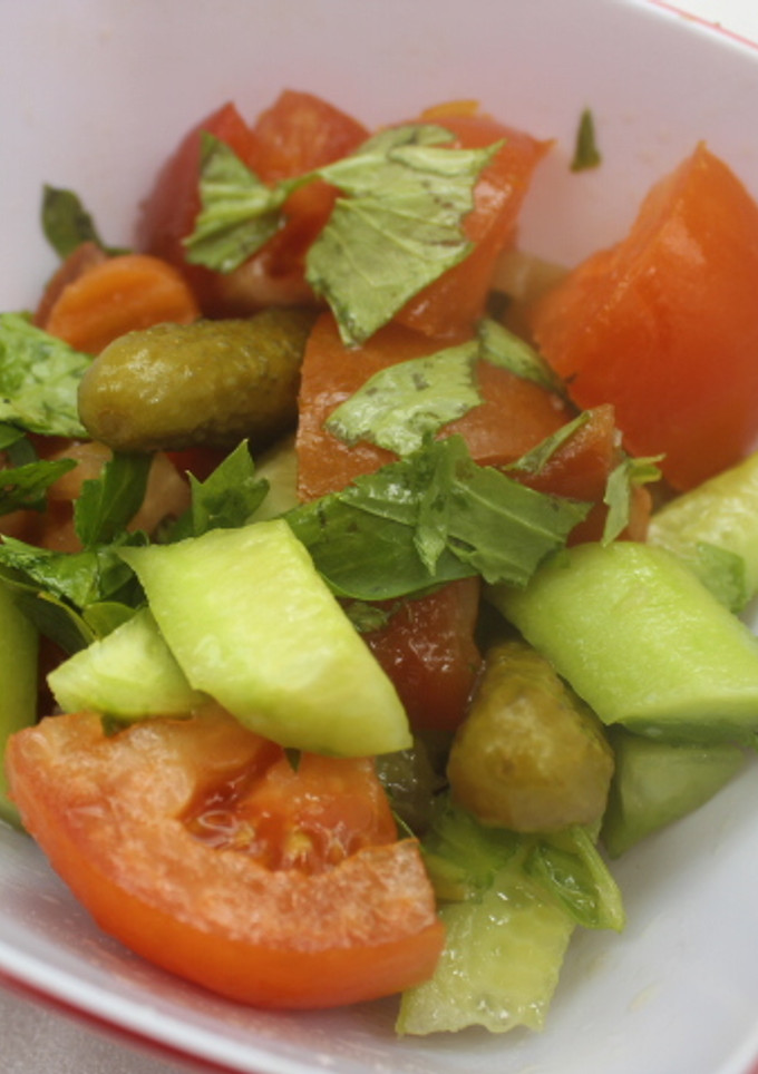 Una foto de Ensalada de encurtidos y apio
