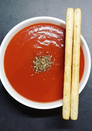 Une photo de Soupe tomate basilic