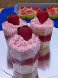 Postre de frutilla en vasitos