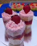 Postre de frutilla en vasitos