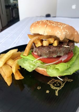 Una foto de Hamburguesa con queso roquefort