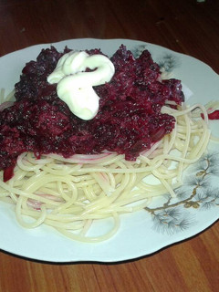 Una foto de Guiso vampiro (de betarraga). Receta de mi madre :)
