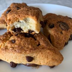 A picture of Cream Scones with Milk Chocolate.