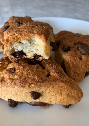 A picture of Cream Scones with Milk Chocolate.