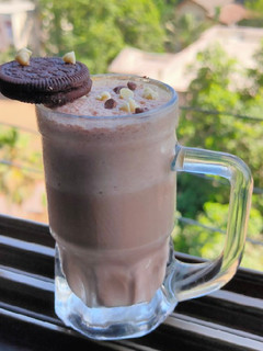 ઓરીયો શેક(Oreo shake Recipe in Gujrati) રેસીપી મુખ્ય ફોટો