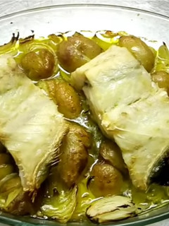 Foto de Bacalhau assado com batata a murro