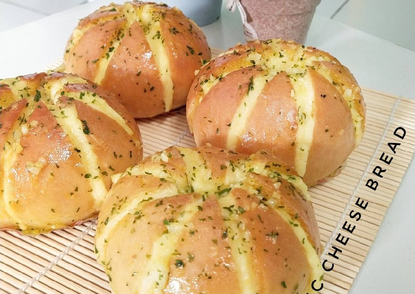 Korean Garlic Cheese Bread