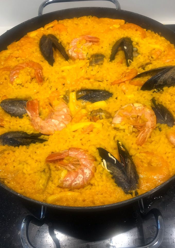 Una foto de Paella de domingo en familia