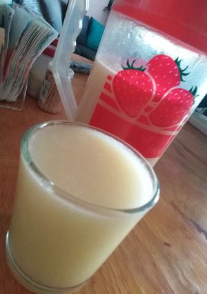 Una foto de Agua fresca de guayaba 😋