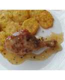 Pollo en Salsa Dulce y tostones