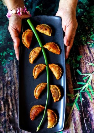ভাজা পুলি (bhaja puli recipe in Bengali) রেসিপির প্রধান ছবি