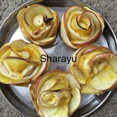 A picture of Apple rose pie.
