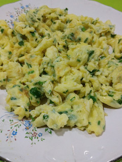 صورة لوصفة البيض المخفوق مع معدنوس ☘️☘️🥚🥚🍳