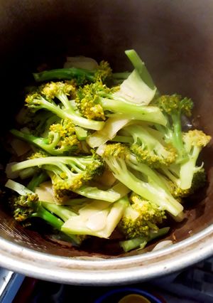 Hình của món Súp lơ xào 🥦.