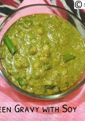 A picture of Green Gravy with Soy Milk.