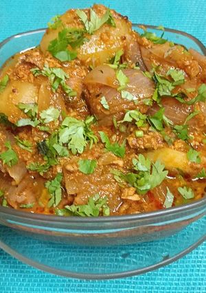 A picture of Dungri - Bateta Nu Bharelu (stuffed) Shaak (Kathiyawadi lunch).