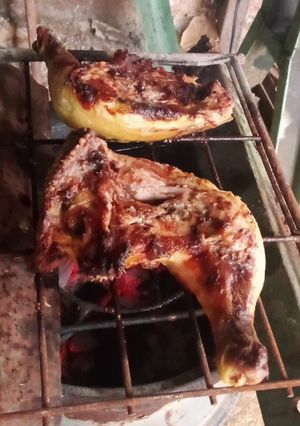 Una foto de Pollo asado al carbón