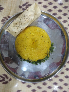 વઘારેલી ખીચડી (Vaghareli Khichdi Recipe In Gujarati) રેસીપી મુખ્ય ફોટો