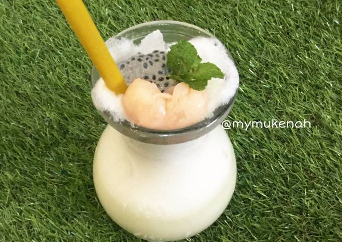 Resep Es Sirsat Leci Selasih Sederhana Kamismanis Oleh Pmsari Cookpad